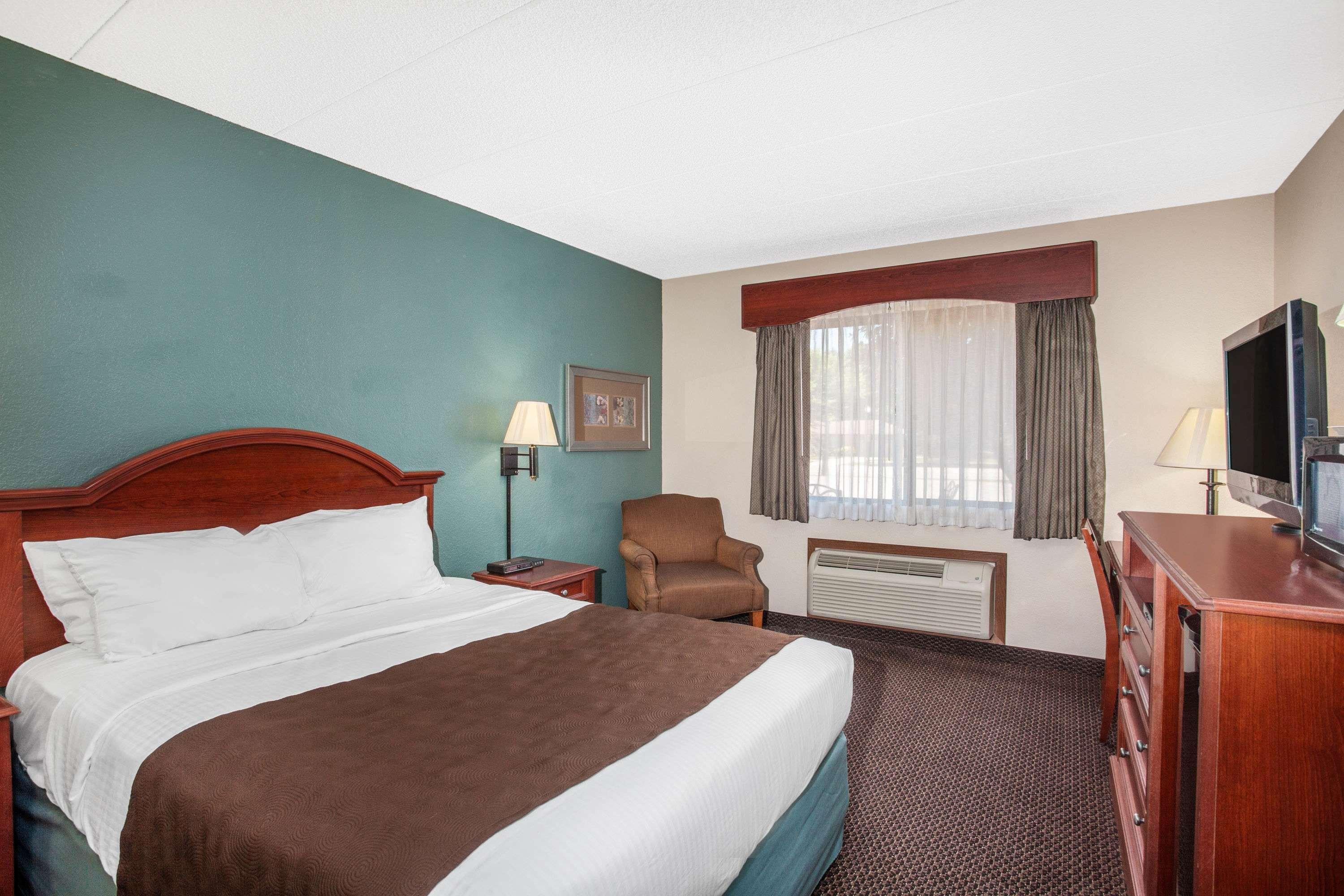 AmericInn by Wyndham St. Peter Exterior foto