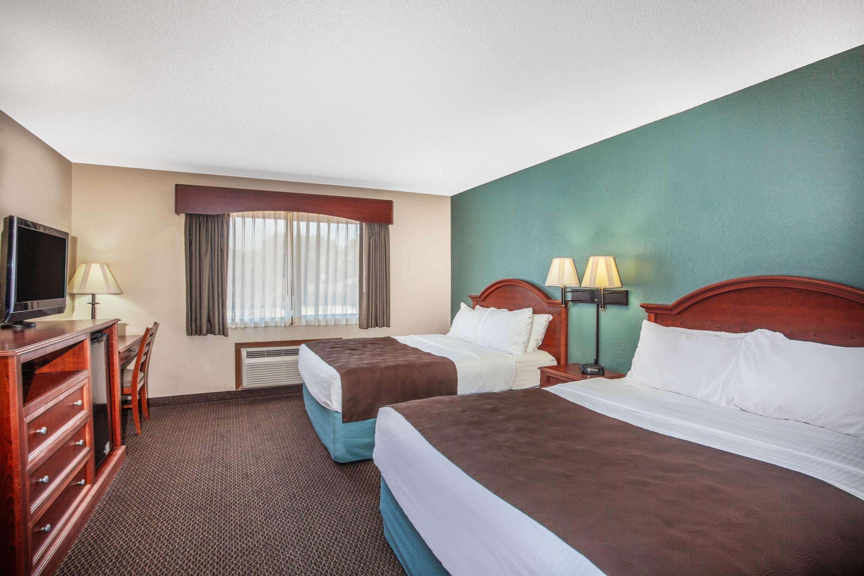 AmericInn by Wyndham St. Peter Exterior foto
